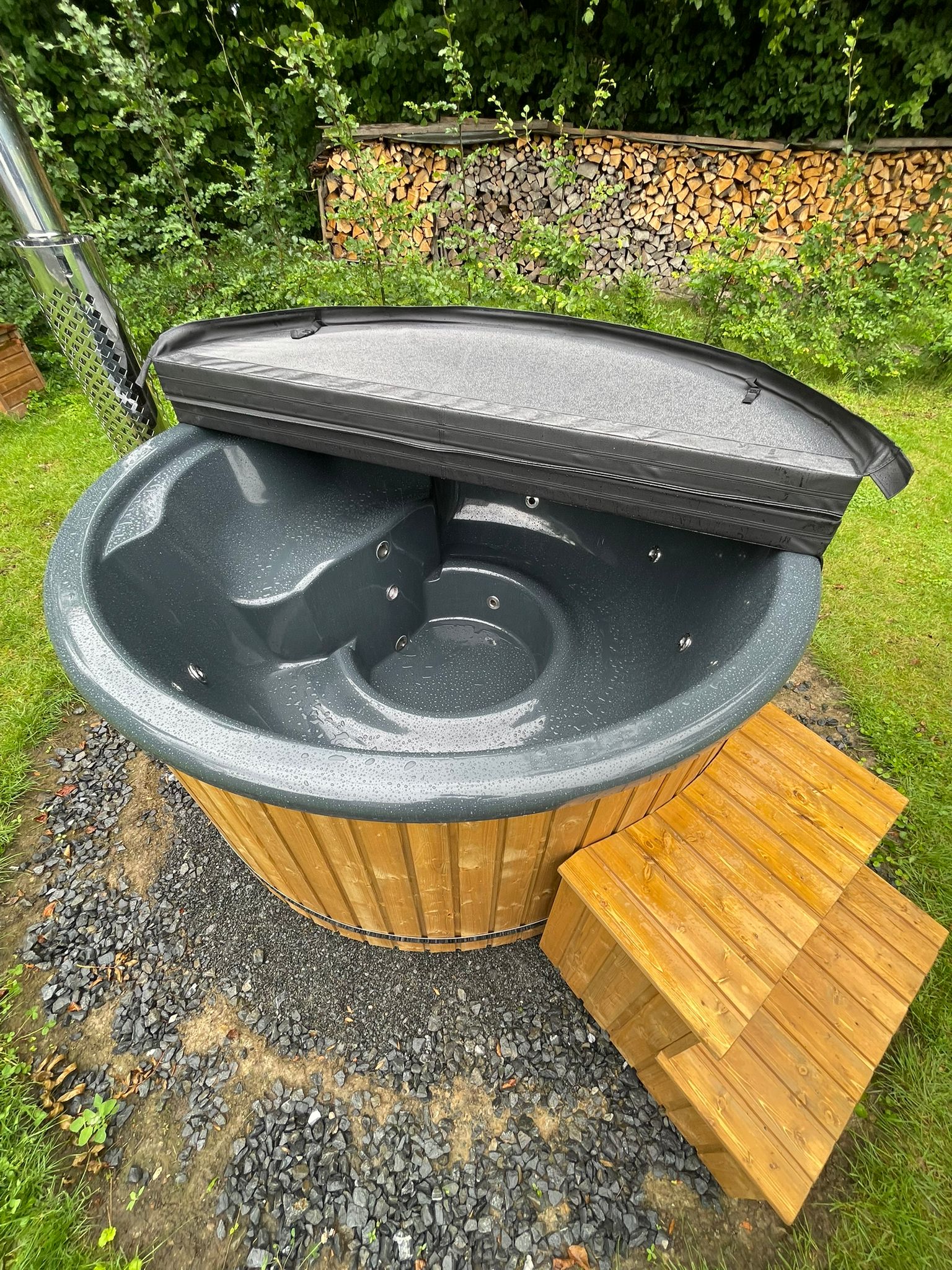 fiberglass-hot-tub-integrated-heater-hydro-led-200cm-v2-1 Fiberglass hot tub with integrated wood fired heater