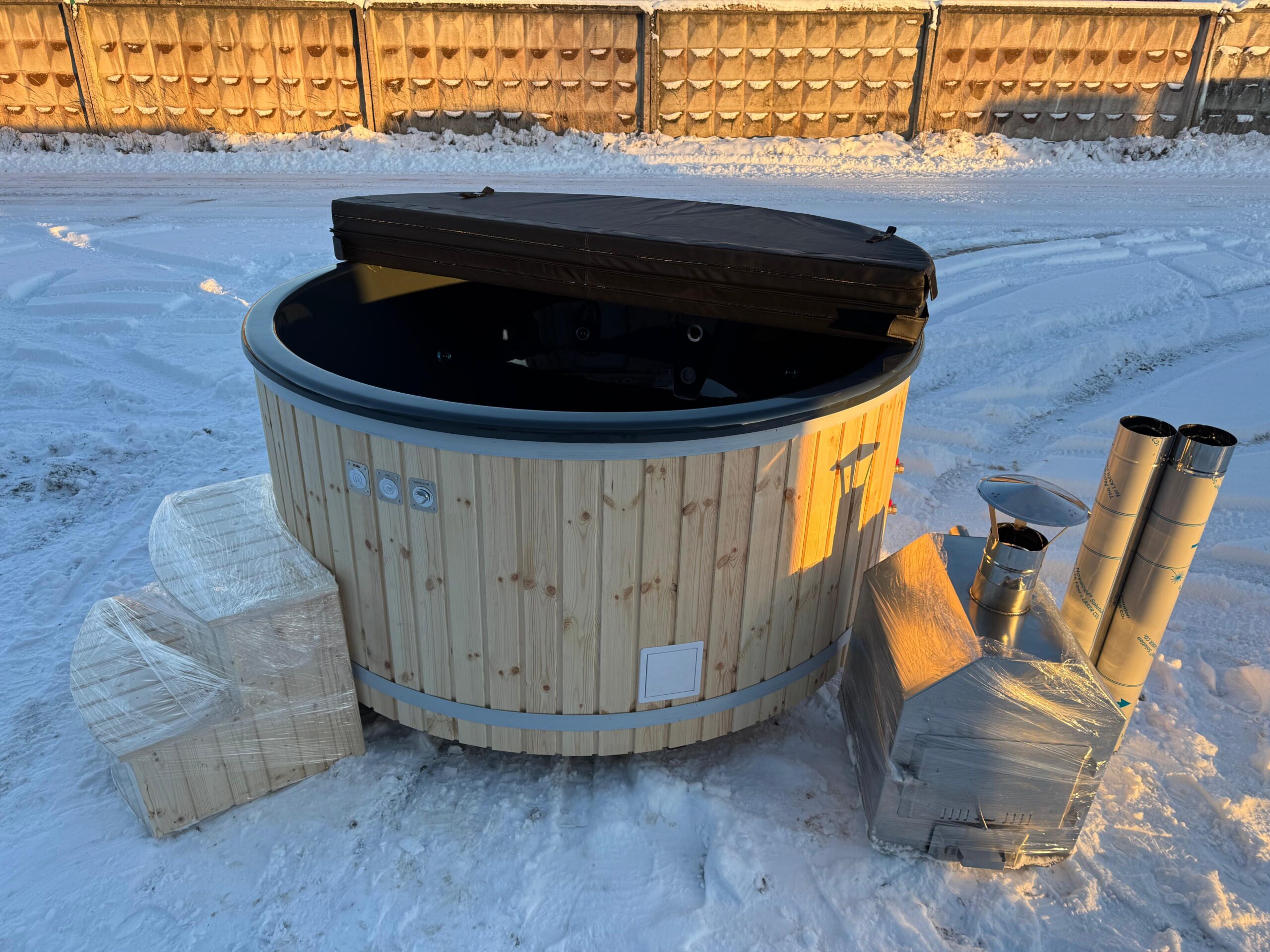 fiberglass-hot-tub-wood-fired-heater-hydro-led-200cm-1 Fiberglass hot tub with wood fired heater 200 cm