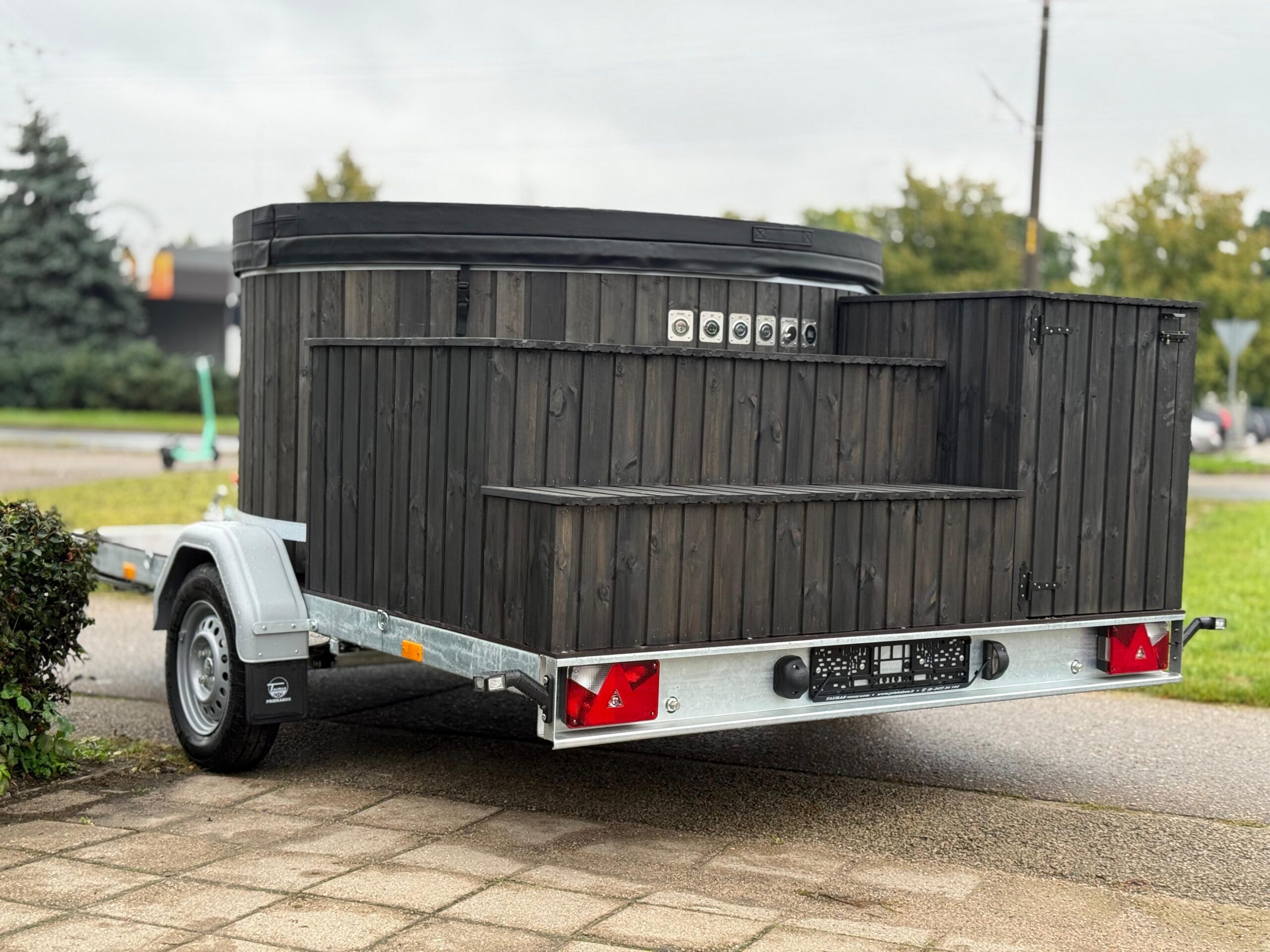 mobile-fiberglass-hot-tub-on-trailer-wood-fired-200cm-1 Mobile fiberglass hot tub on trailer platform