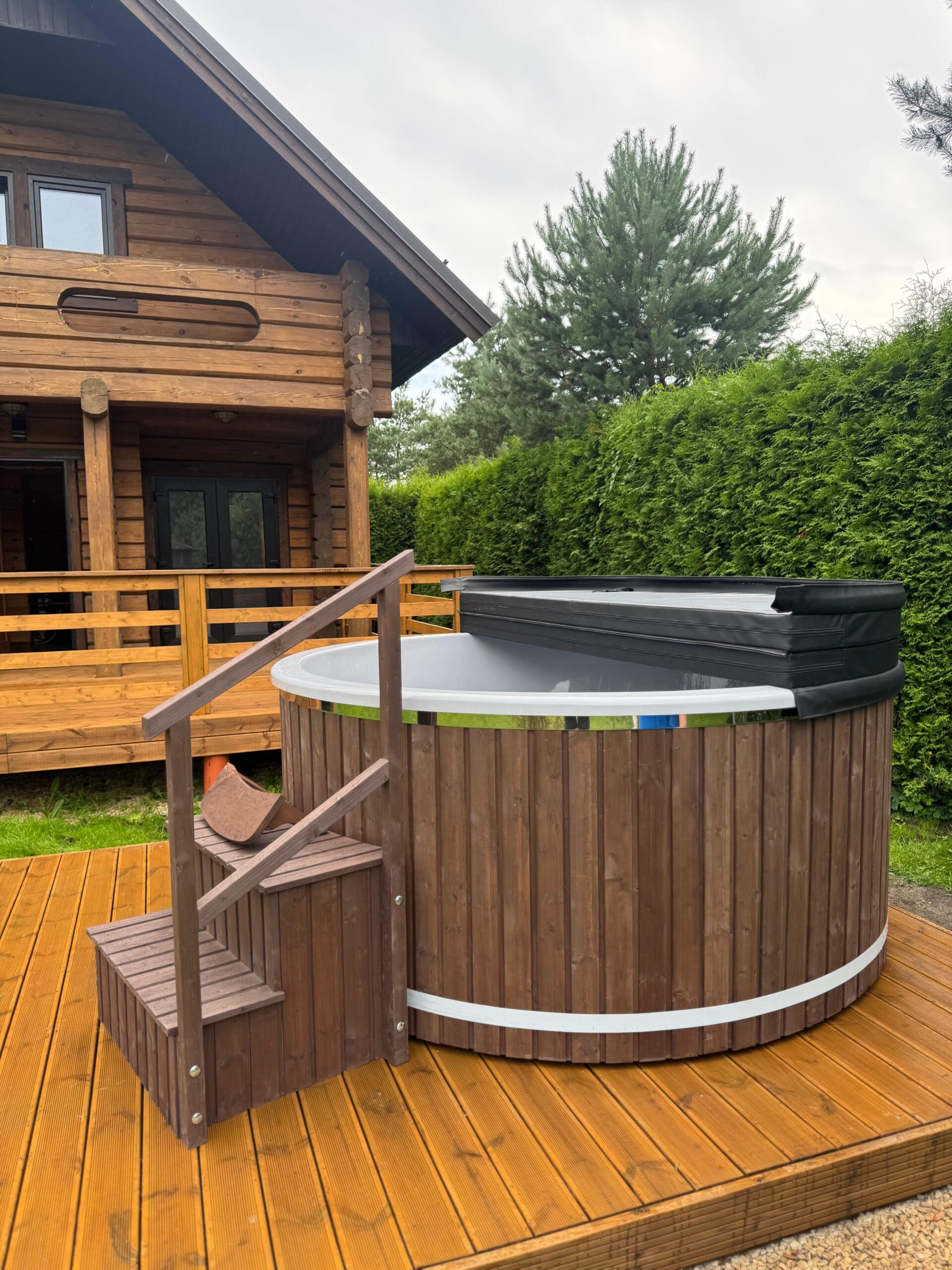 xl-fiberglass-hot-tub-integrated-heater-air-massage-led-225cm-7 XL fiberglass hot tub with integrated wood fired heater